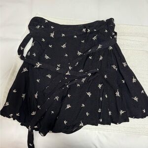 Black and white All Saints wrap skirt with cute pattern #grunge #allsaints